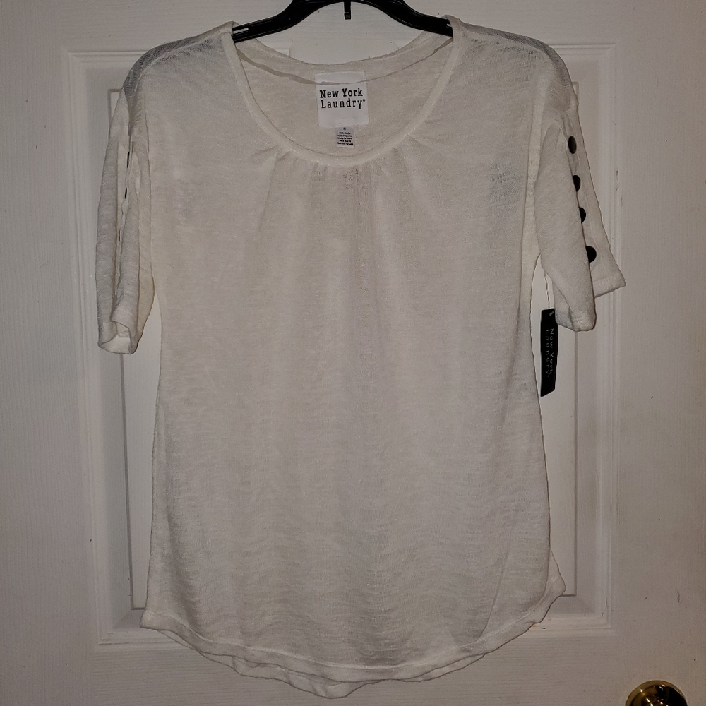5 for $25 | NWT New York Laundry Faux Button Embellishment Short Sleeve Blouse